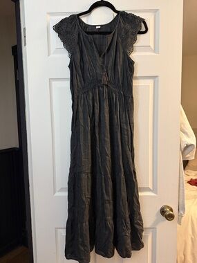 Old Navy Black Crochet-Sleeve Maxi Dress